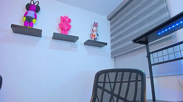 Gangster Girl online show from November 2, 4:17 am