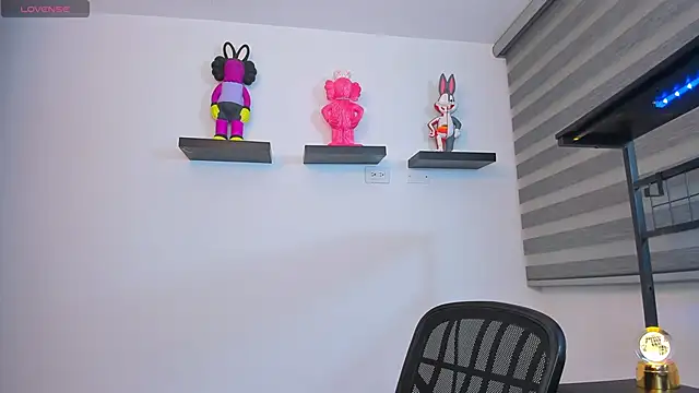 Gangster Girl online show from February 17, 6:54 am