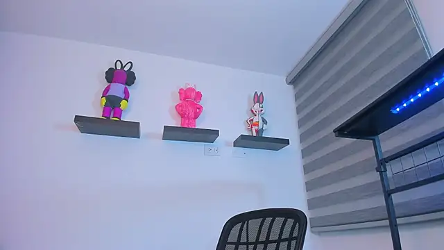 Gangster Girl online show from November 22, 12:32 am