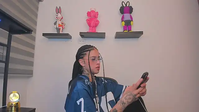 Gangster Girl online show from July 2, 3:23 am