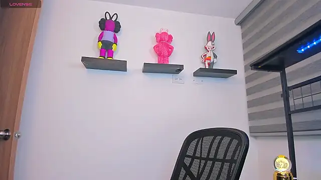 Gangster Girl online show from March 16, 5:26 am