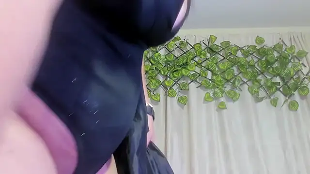 Snapshot of Rachel_Dubois chatting on October 31, 1:02 am Rachel Dubois online show from October 31, 1:02 am