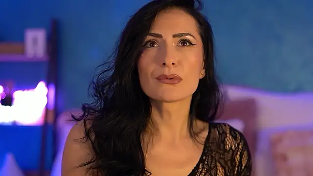 Snapshot of RaisaVawn chatting on February 9, 7:06 am RaisaVawn online show from February 9, 7:06 am