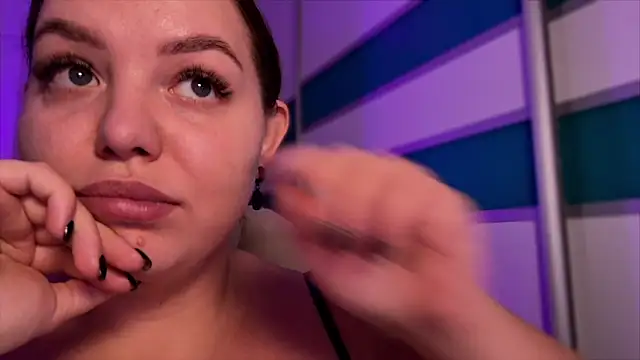 Snapshot of courteous_raspberrry chatting on October 9, 12:38 pm courteous raspberrry online show from October 9, 12:38 pm