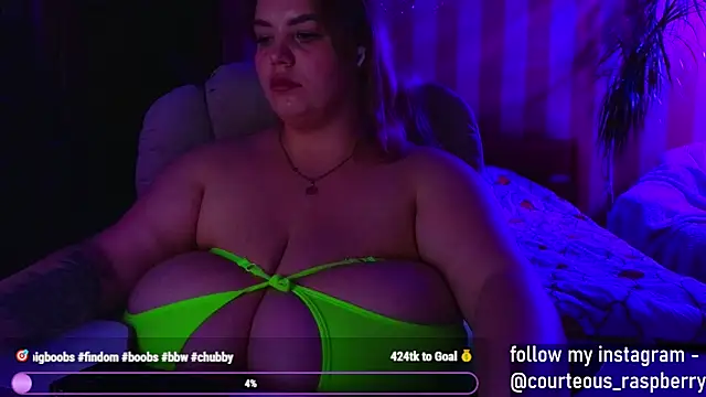 Snapshot of courteous_raspberrry chatting on December 22, 1:55 pm courteous raspberrry online show from December 22, 1:55 pm