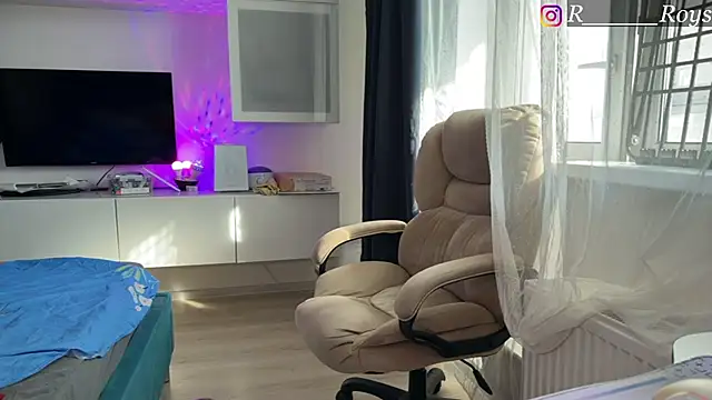 courteous raspberrry online show from March 11, 10:53 am