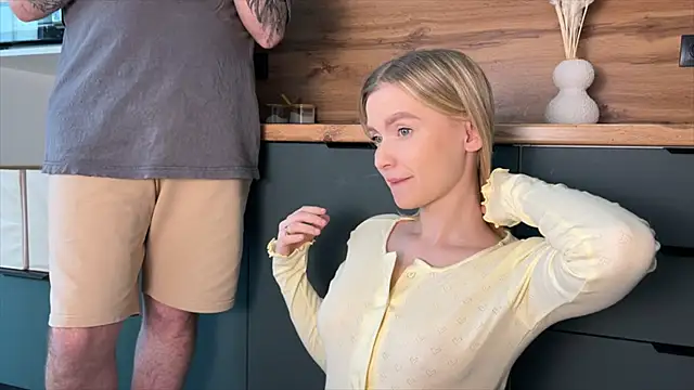 Snapshot of Adelovenick chatting on February 7, 11:29 am Adelovenick online show from February 7, 11:29 am