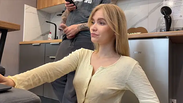 Adelovenick online show from April 16, 3:40 am