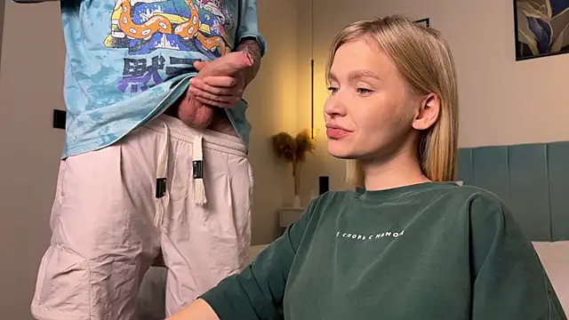 Snapshot of Adelovenick chatting on December 21, 8:49 am Adelovenick online show from December 21, 8:49 am