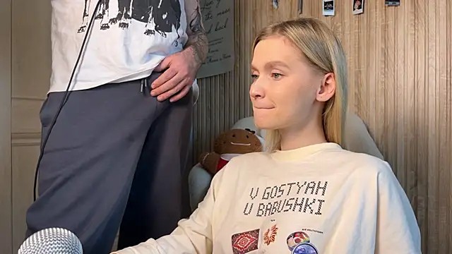 Snapshot of Adelovenick chatting on January 18, 10:40 am Adelovenick online show from January 18, 10:40 am