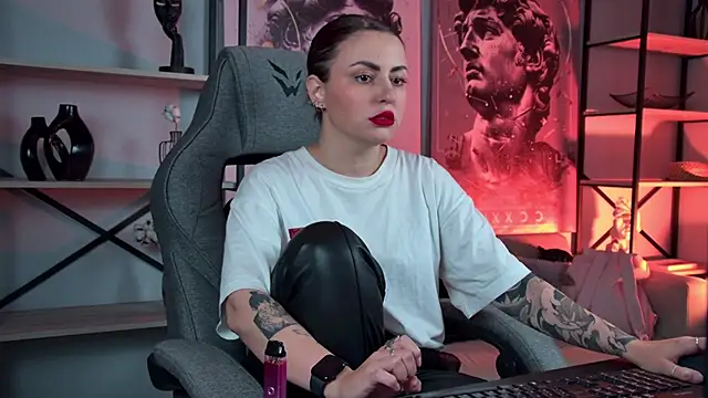 Lana  May online show from October 2, 8:29 am