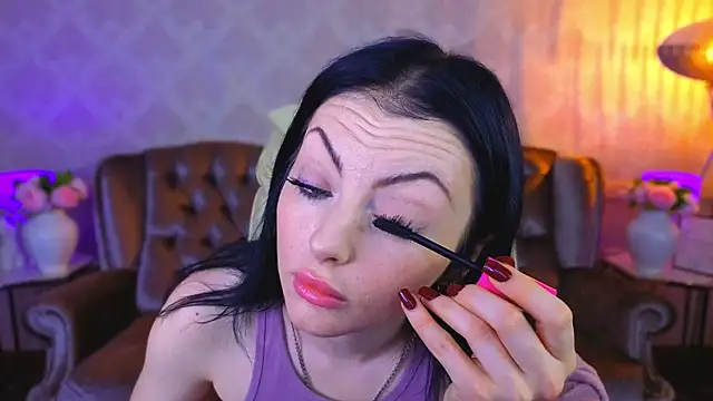 Daisy Delight online show from November 13, 8:35 pm