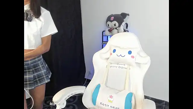 meganthompsonn22 online show from April 2, 6:09 am