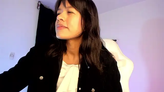 meganthompsonn22 online show from February 21, 8:05 am