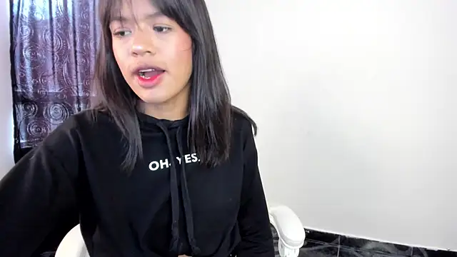 meganthompsonn22 online show from April 20, 1:24 pm