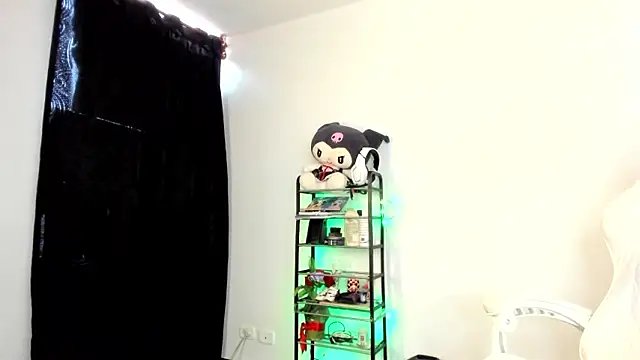 meganthompsonn22 online show from March 27, 8:43 pm