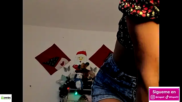 meganthompsonn22 online show from December 3, 12:23 am