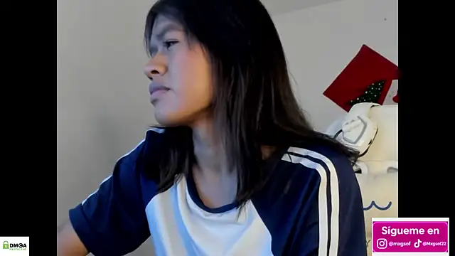 meganthompsonn22 online show from December 1, 6:42 pm