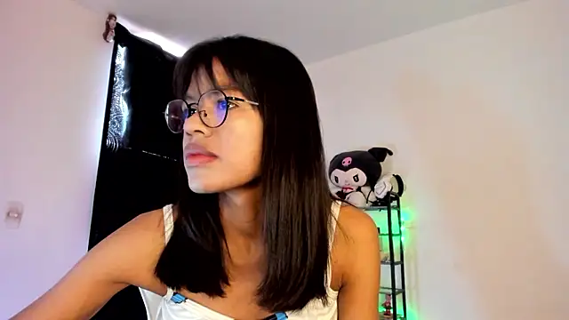 meganthompsonn22 online show from March 13, 1:16 pm