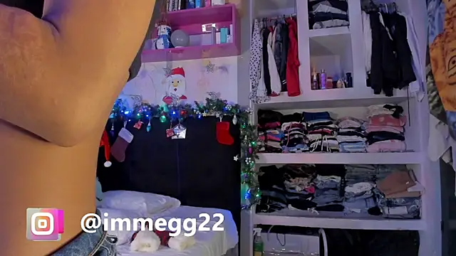 meganthompsonn22 online show from December 7, 5:54 am