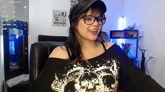 Snapshot of mixie_cute chatting on November 5, 6:33 pm mixie cute online show from November 5, 6:33 pm