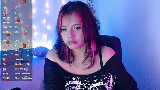 Snapshot of mixie_cute chatting on January 15, 10:02 pm mixie cute online show from January 15, 10:02 pm