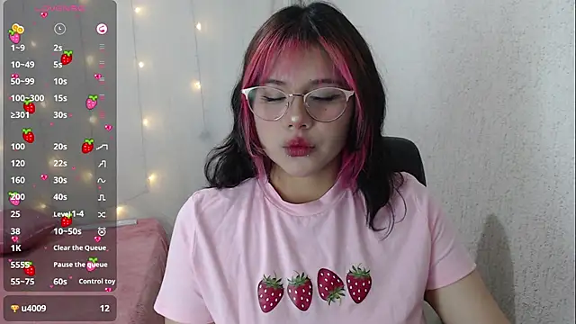 Snapshot of mixie_cute chatting on January 26, 8:45 pm mixie cute online show from January 26, 8:45 pm