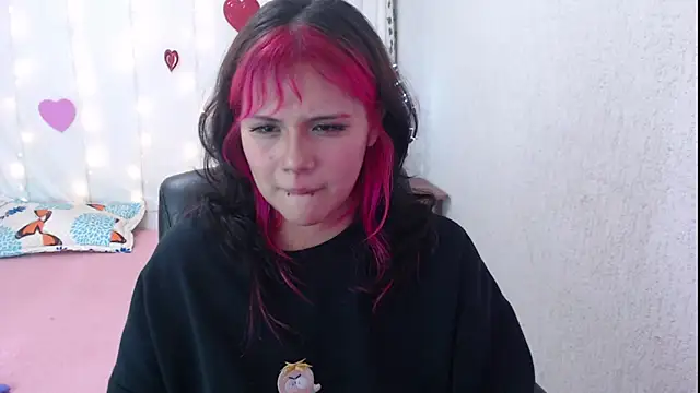 Snapshot of mixie_cute chatting on February 18, 10:58 pm mixie cute online show from February 18, 10:58 pm