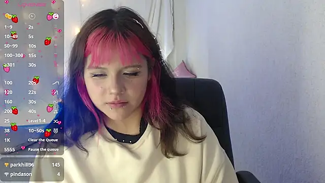 Snapshot of mixie_cute chatting on December 14, 12:44 am mixie cute online show from December 14, 12:44 am