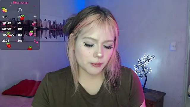 Snapshot of mixie_cute chatting on December 3, 7:50 pm mixie cute online show from December 3, 7:50 pm