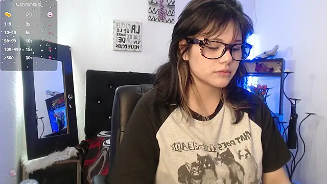 Snapshot of mixie_cute chatting on November 4, 1:26 pm mixie cute online show from November 4, 1:26 pm