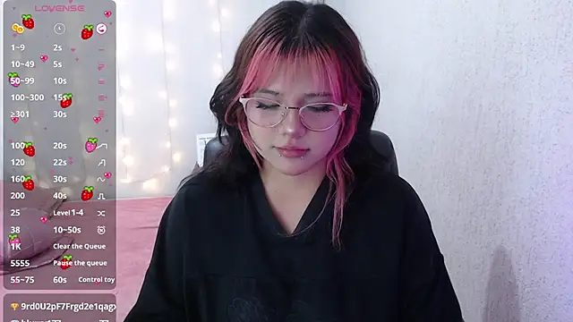 Snapshot of mixie_cute chatting on January 19, 9:34 pm mixie cute online show from January 19, 9:34 pm