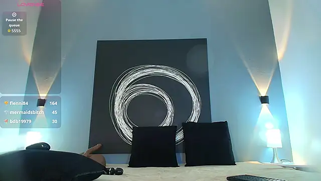 Snapshot of IssyRosse chatting on December 14, 8:09 am IssyRosse online show from December 14, 8:09 am