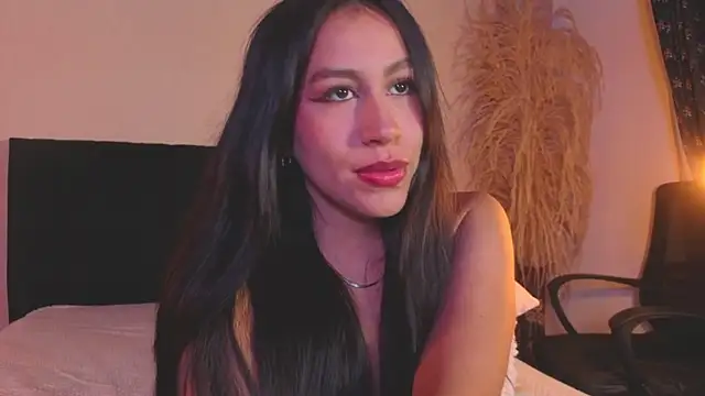 Snapshot of EmiGomez_ chatting on July 5, 4:19 am EmiGomez online show from July 5, 4:19 am