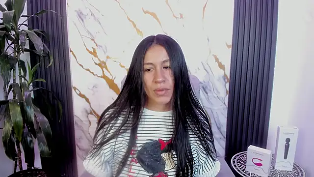 EmiGomez  online show from May 27, 1:40 pm