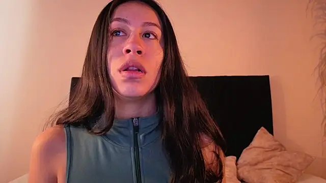 EmiGomez  online show from November 8, 1:36 pm