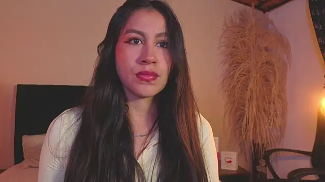 Snapshot of EmiGomez_ chatting on July 5, 3:44 am EmiGomez online show from July 5, 3:44 am