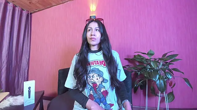 Snapshot of EmiGomez_ chatting on July 18, 11:46 pm EmiGomez online show from July 18, 11:46 pm