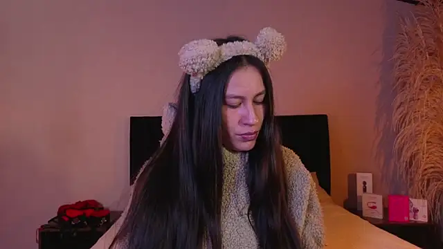 Snapshot of EmiGomez_ chatting on June 29, 3:02 am EmiGomez online show from June 29, 3:02 am