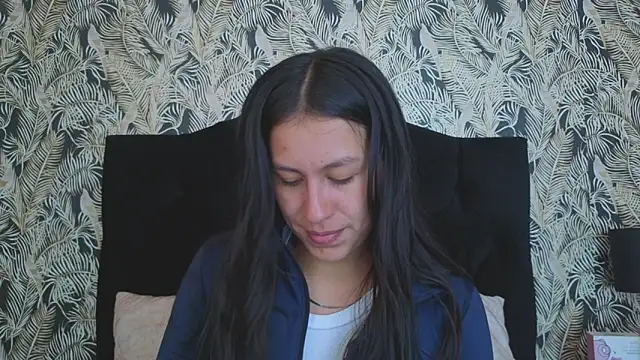 EmiGomez  online show from December 19, 1:24 pm