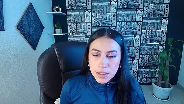 EmiGomez  online show from October 26, 1:33 pm