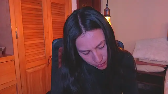 Snapshot of EmiGomez_ chatting on July 10, 3:39 am EmiGomez online show from July 10, 3:39 am