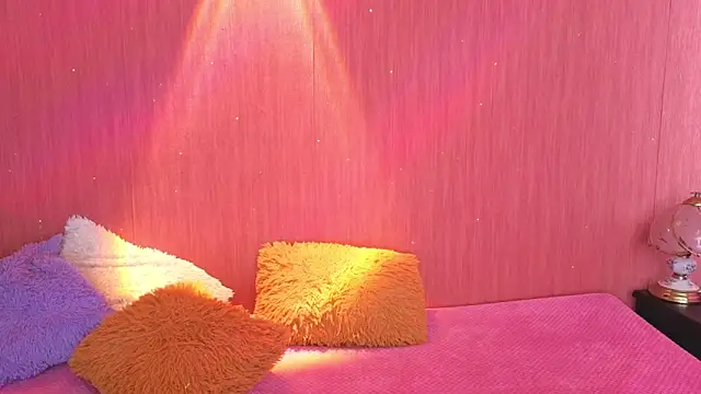 EmiGomez  online show from October 27, 1:23 pm