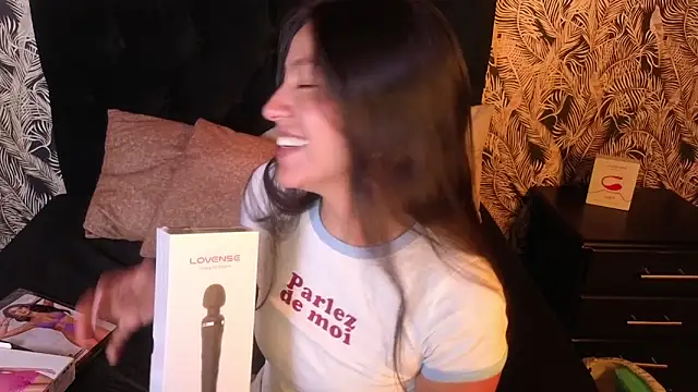 EmiGomez  online show from March 16, 8:33 pm