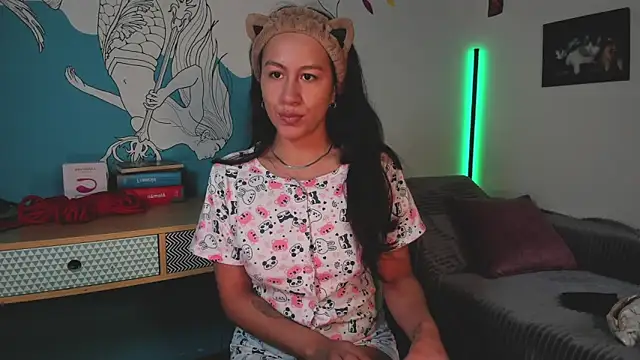 EmiGomez  online show from February 7, 12:13 pm