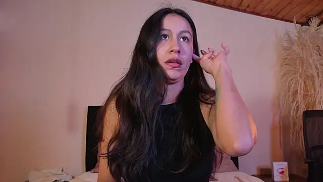 EmiGomez  online show from March 8, 5:27 pm