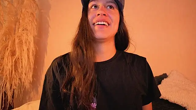 EmiGomez  online show from December 20, 12:52 pm