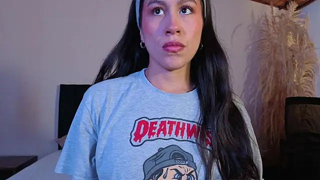 EmiGomez  online show from March 13, 1:16 pm