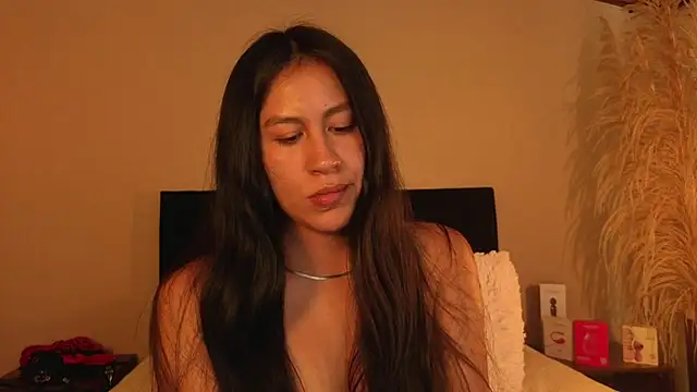 Snapshot of EmiGomez_ chatting on June 30, 5:24 pm EmiGomez online show from June 30, 5:24 pm