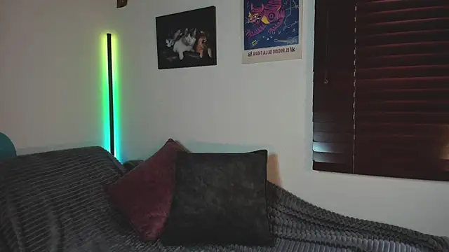 EmiGomez  online show from February 13, 1:33 pm